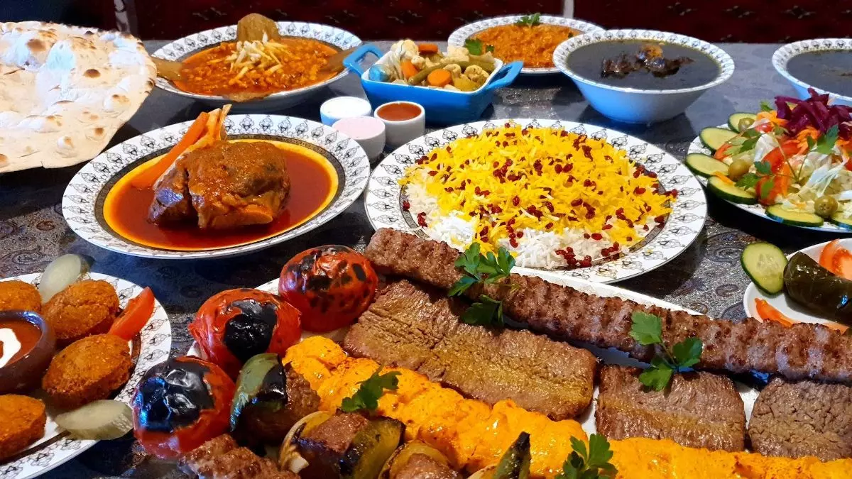 سالن غذا خوری امیررضا در رشت